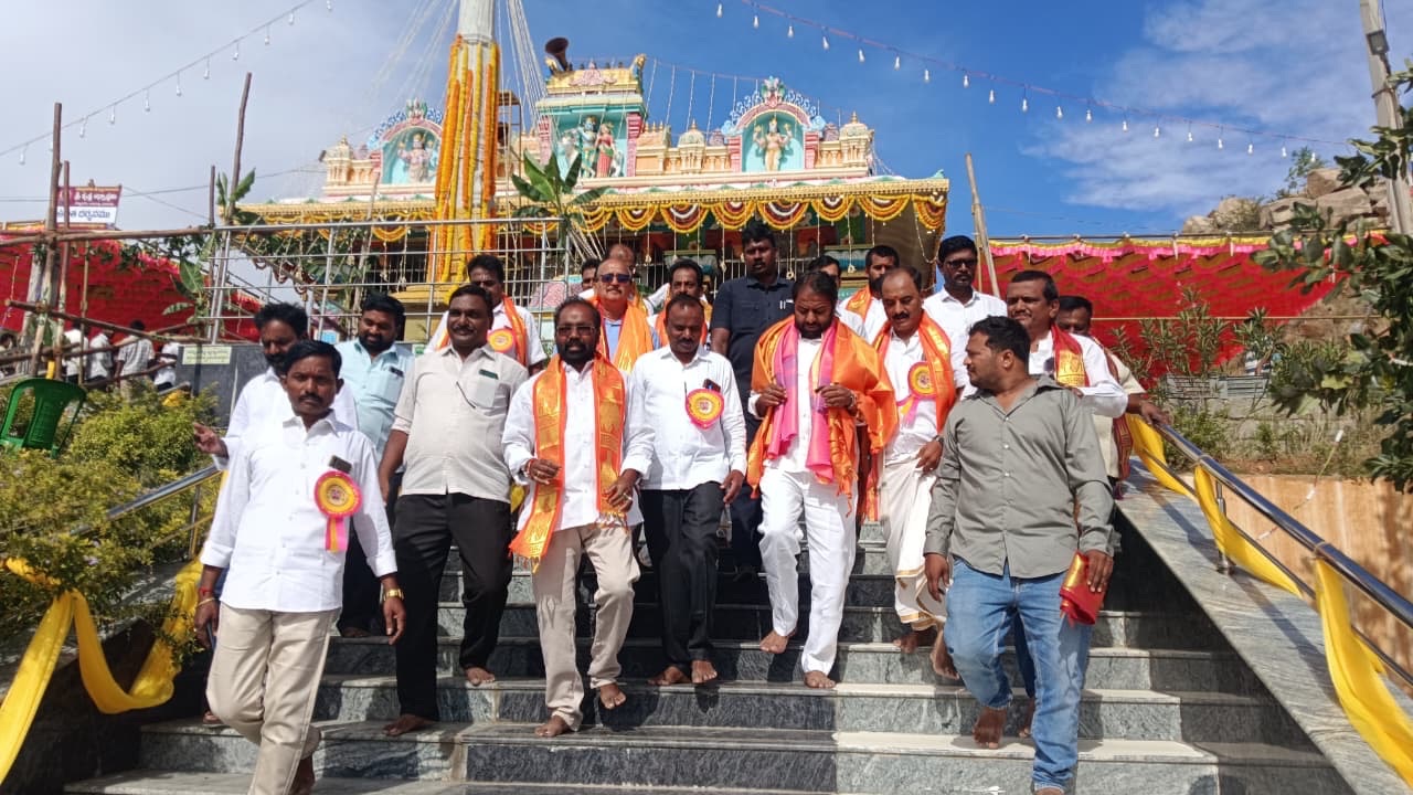 గోవర్ధనగిరి శ్రీకృష్ణ ఆలయంలో ఎమ్మెల్యే షాజహాన్ భాషా ప్రత్యేక పూజలు