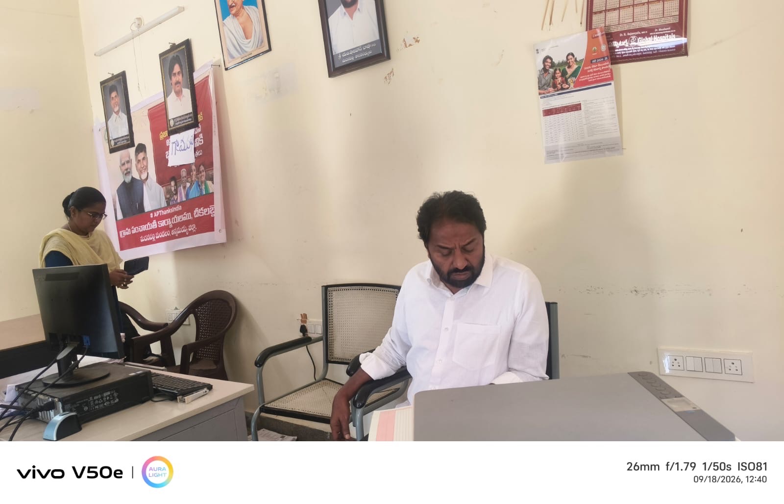 చికలబైలు సచివాలయంలో ఎమ్మెల్యే షాజహాన్ భాషా ఆకస్మిక తనిఖీ