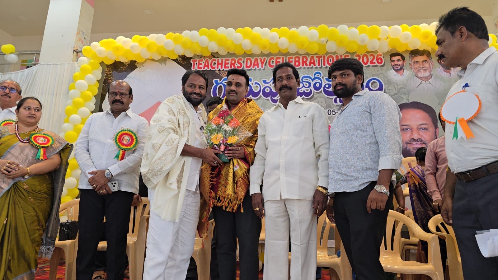 ఎమ్మెల్యే షాజహాన్ బాషాను కలిసిన పుంగనూరు టీడీపీ ఇన్‌చార్జ్ మధుసూదన్ నాయుడు